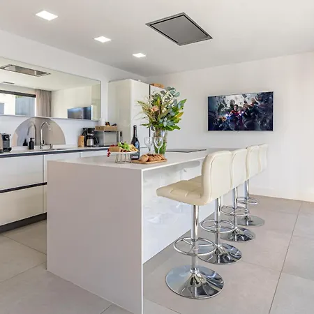 Villa Vacation Marbella I De La Resina, Infinity Pool, Golf Community, Africa Views Estepona