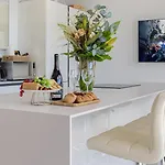 Vacation Marbella I De La Resina, Infinity Pool, 24-7 Security, Rooftop Solarium, Bbq, Golf Community, Africa Views