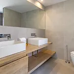 Villa Vacation Marbella I De La Resina, Infinity Pool, 24-7 Security, Rooftop Solarium, Bbq, Golf Community, Africa Views Estepona
