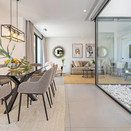 Villa Vacation Marbella I De La Resina, Infinity Pool, 24-7 Security, Rooftop Solarium, Bbq, Golf Community, Africa Views Estepona