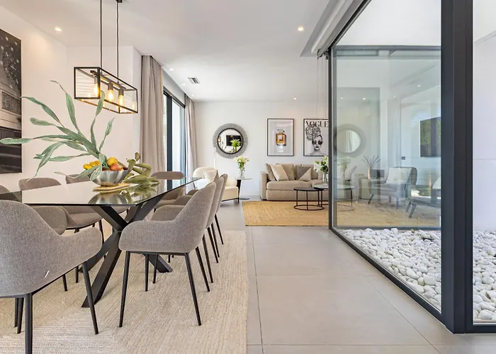 Villa Vacation Marbella I De La Resina, Infinity Pool, Golf Community, Africa Views Estepona