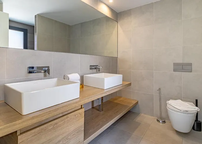 Villa Vacation Marbella I De La Resina, Infinity Pool, Golf Community, Africa Views Estepona