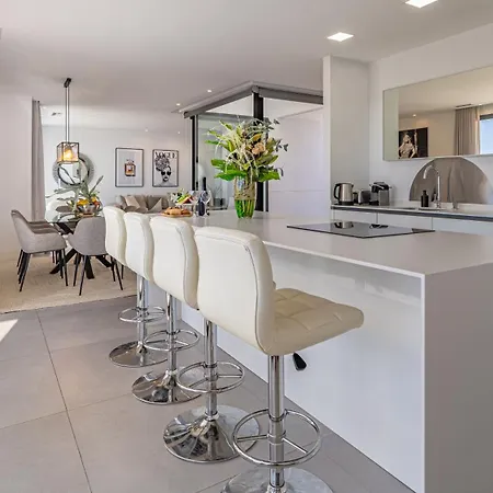 Villa Vacation Marbella I De La Resina, Infinity Pool, Golf Community, Africa Views *