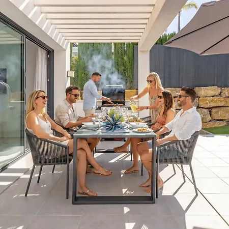 Vacation Marbella I Villa De La Resina, Infinity Pool, 24-7 Security, Rooftop Solarium, Bbq, Golf Community, Africa Views * Estepona