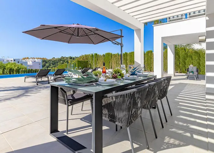 Vacation Marbella I Villa De La Resina, Infinity Pool, 24-7 Security, Rooftop Solarium, Bbq, Golf Community, Africa Views