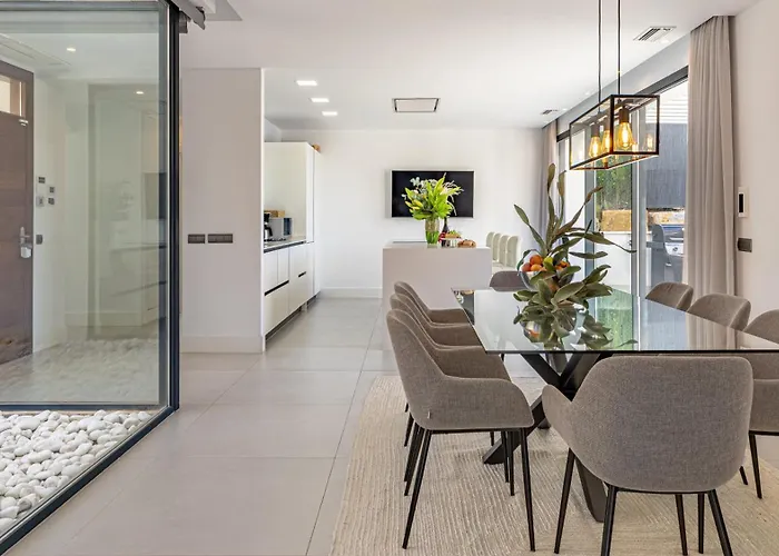 Villa Vacation Marbella I Villa De La Resina, Infinity Pool, 24-7 Security, Rooftop Solarium, Bbq, Golf Community, Africa Views