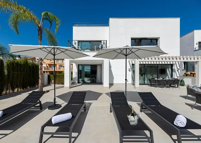 Vacation Marbella I Villa De La Resina, Infinity Pool, 24-7 Security, Rooftop Solarium, Bbq, Golf Community, Africa Views Estepona