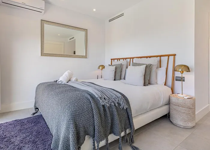 Vacation Marbella I Villa De La Resina, Infinity Pool, 24-7 Security, Rooftop Solarium, Bbq, Golf Community, Africa Views * Estepona