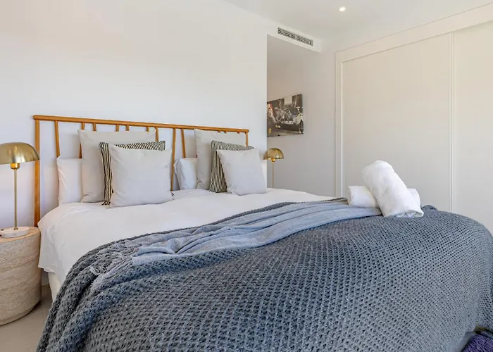 Vacation Marbella I Villa De La Resina, Infinity Pool, 24-7 Security, Rooftop Solarium, Bbq, Golf Community, Africa Views Villa *