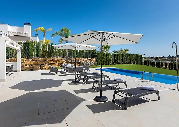 Vacation Marbella I Villa De La Resina, Infinity Pool, 24-7 Security, Rooftop Solarium, Bbq, Golf Community, Africa Views * Estepona