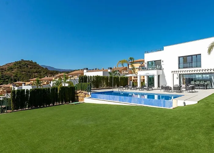 Villa Vacation Marbella I Villa De La Resina, Infinity Pool, 24-7 Security, Rooftop Solarium, Bbq, Golf Community, Africa Views