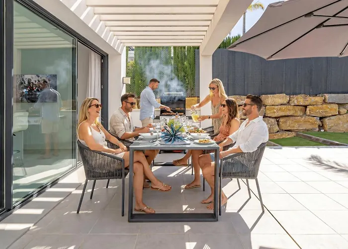 Vacation Marbella I Villa De La Resina, Infinity Pool, 24-7 Security, Rooftop Solarium, Bbq, Golf Community, Africa Views * Estepona