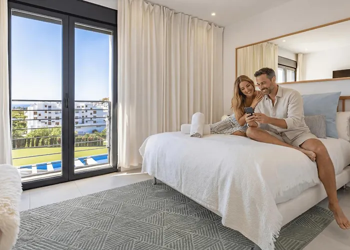 Villa Vacation Marbella I Villa De La Resina, Infinity Pool, 24-7 Security, Rooftop Solarium, Bbq, Golf Community, Africa Views